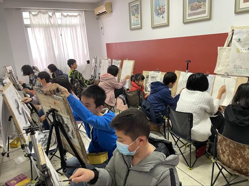 艺术之光：美术培训行业的新潮流
